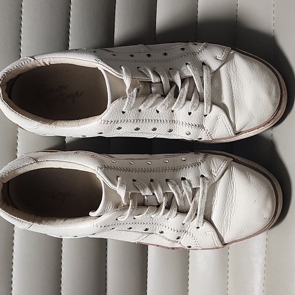 CROWN VINTAGE Kalinda Sneakers Size 7 Studs Chunky Bone Ivory Leather - Picture 9 of 13